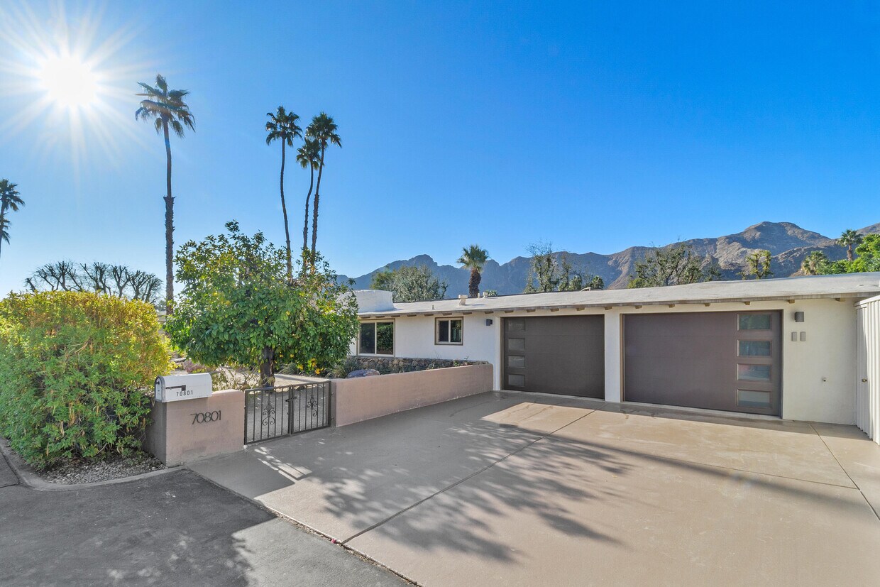 Building Photo - 70801 Fairway Dr