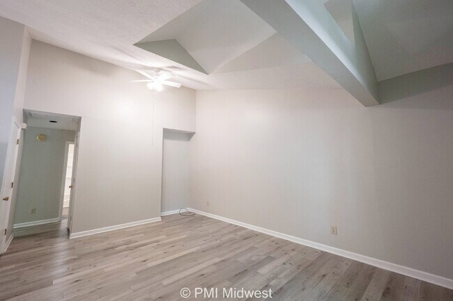 Building Photo - "Charming 2-Bed, 2-Bath Duplex in Prime Franklin Locale – Spacious 1,464 Sq Ft!"