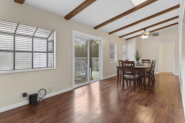 Foto del edificio - 3607 Rock Creek Run