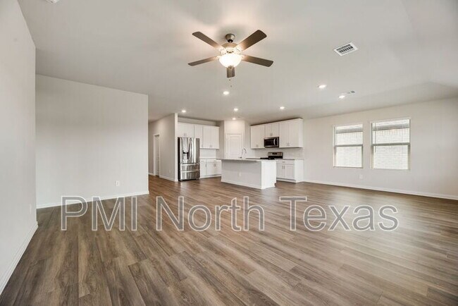 Building Photo - 3904 High Valley Dr