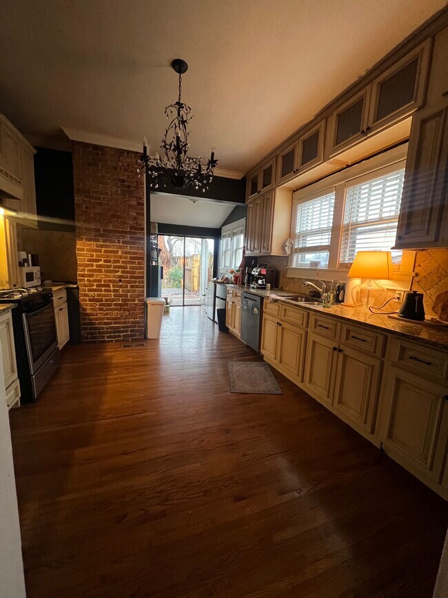 Foto del edificio - 759 Roycroft Pl