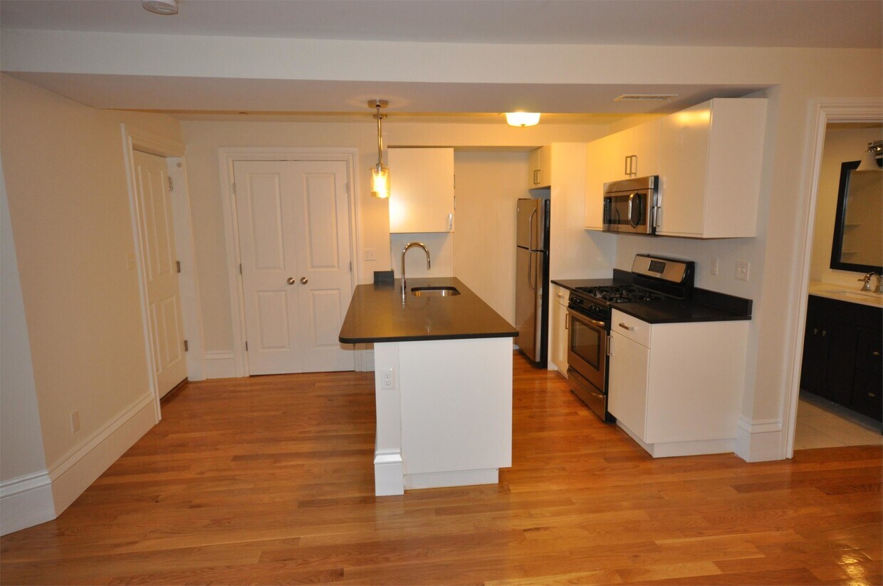 Foto principal - 656 Massachusetts Ave
