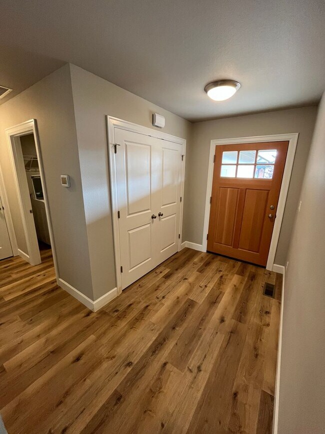 Building Photo - Newer Construction 3 Bedroom House in NW Redmond