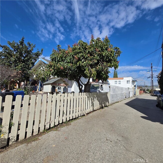 Foto del edificio - 5517 Barton Ave