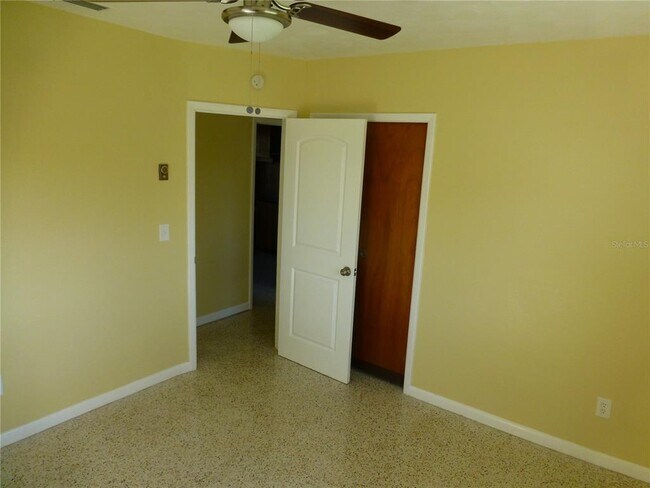 Building Photo - 1078 Oakwood Dr