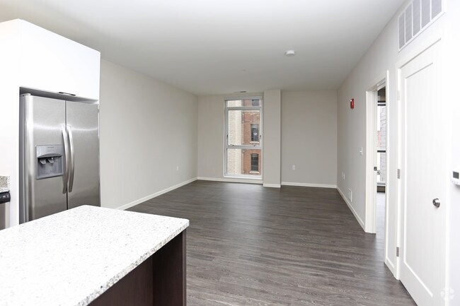 1HAB, 1BA - 740 ft² - Skyline Tower