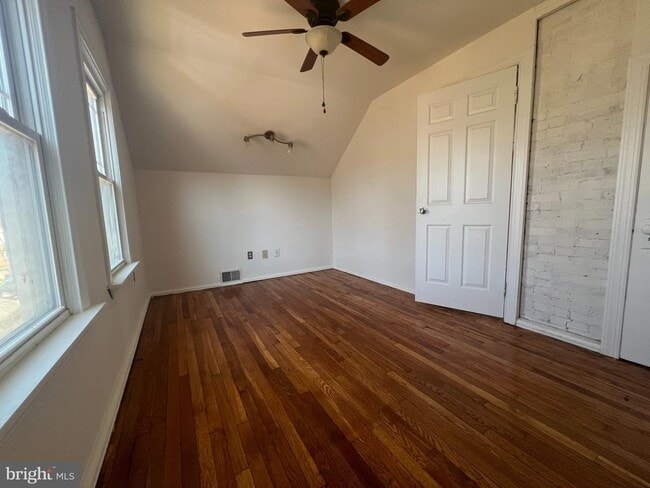 Building Photo - 5810 Mt Vernon Dr