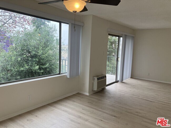 Foto del edificio - 7521 Hampton Ave
