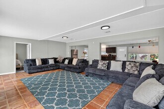 Building Photo - 349 Avenida Madera