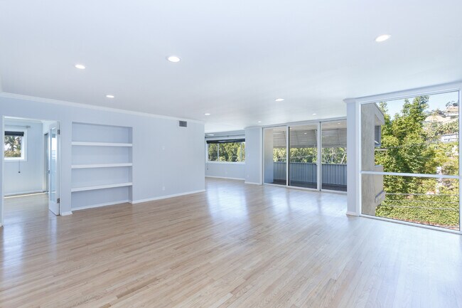 Great Room entry - 1539 N Laurel Ave
