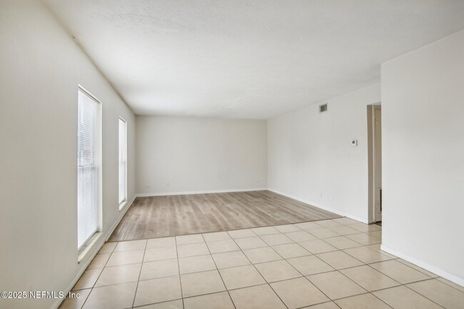 Building Photo - 851 Bert Rd