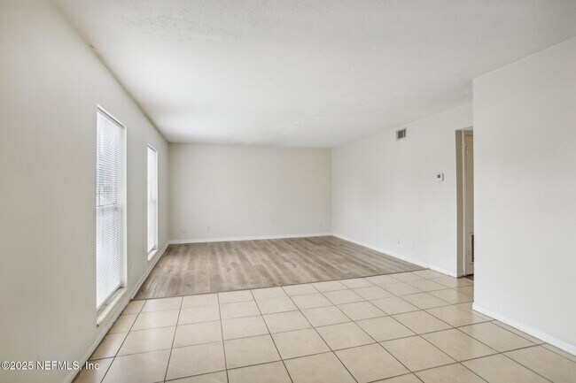 Building Photo - 909 Bert Rd