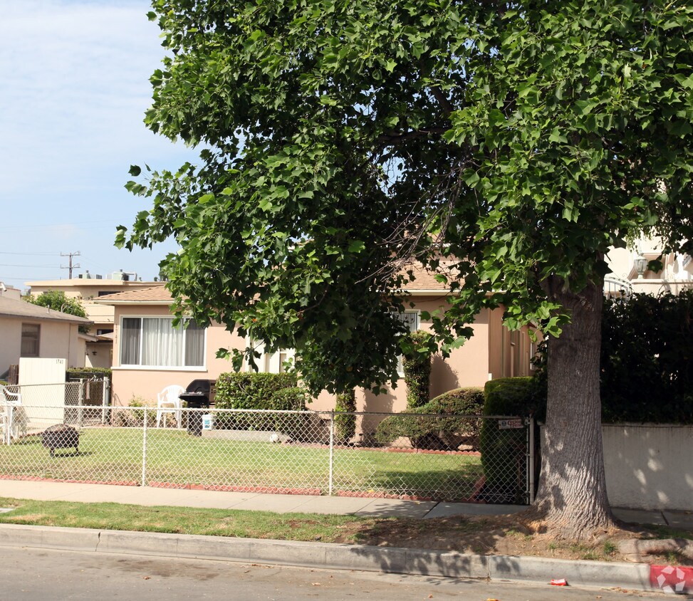 Building Photo - 1739 Armacost Ave