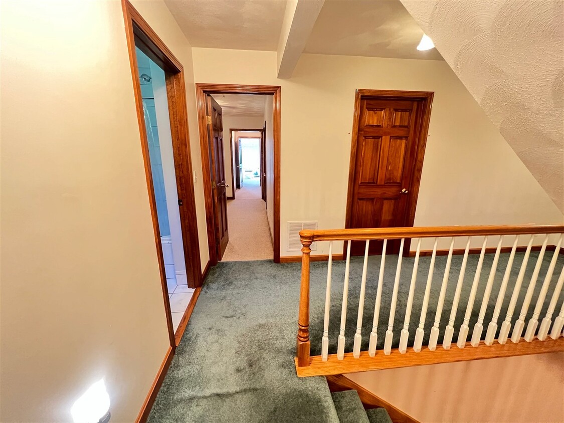 5 Kinney Ave, Burlington, MA 01803 4 Bedroom Apartment for $4,500