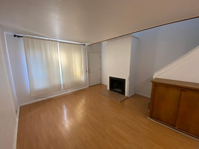 Building Photo - Cozy Condo Available Now!