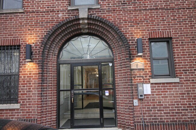 Building Photo - 9 Garrison Ave