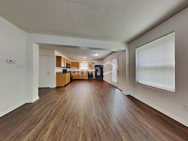 Building Photo - 11424 Long Lake Dr