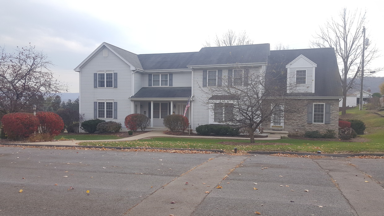 1510 Spruce St, Hollidaysburg, PA 16648 Townhome Rentals in