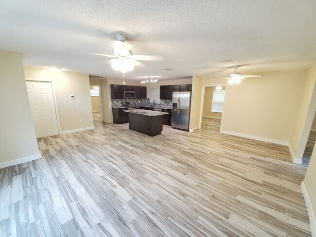 Building Photo - 3 Bedroom 2 Bath Home in Pinellas Park