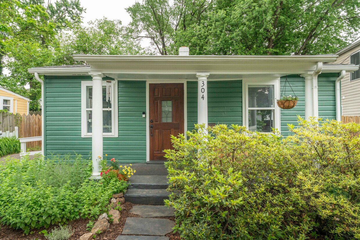 Foto principal - 304 11th St NW