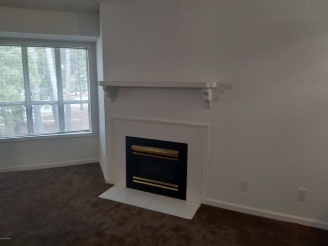 Building Photo - 110 Breezewood Dr