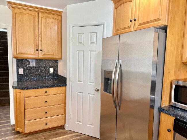 Foto del edificio - Four Bedroom Three Bath House