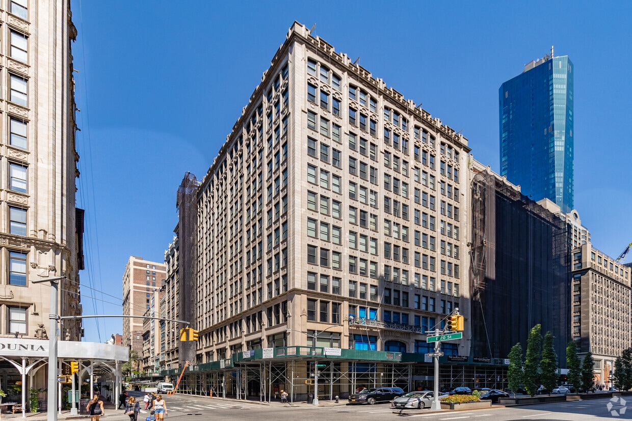 Primary Photo - 254 Park Ave S