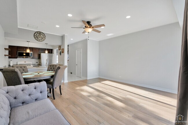 Foto del edificio - 1128 Regency Ct