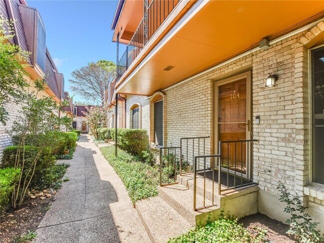 Foto del edificio - 7801 Shoal Creek Blvd