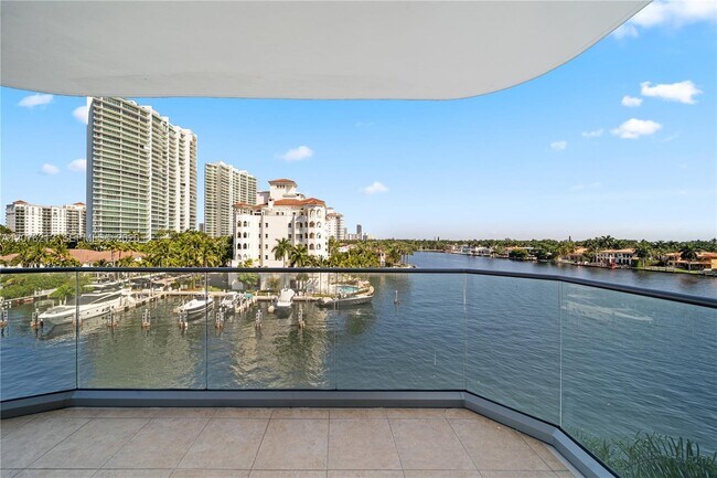 Foto del edificio - 19707 Turnberry Way