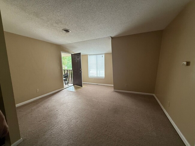 Foto del edificio - Two bedroom, 1 bath apartment in Haw River