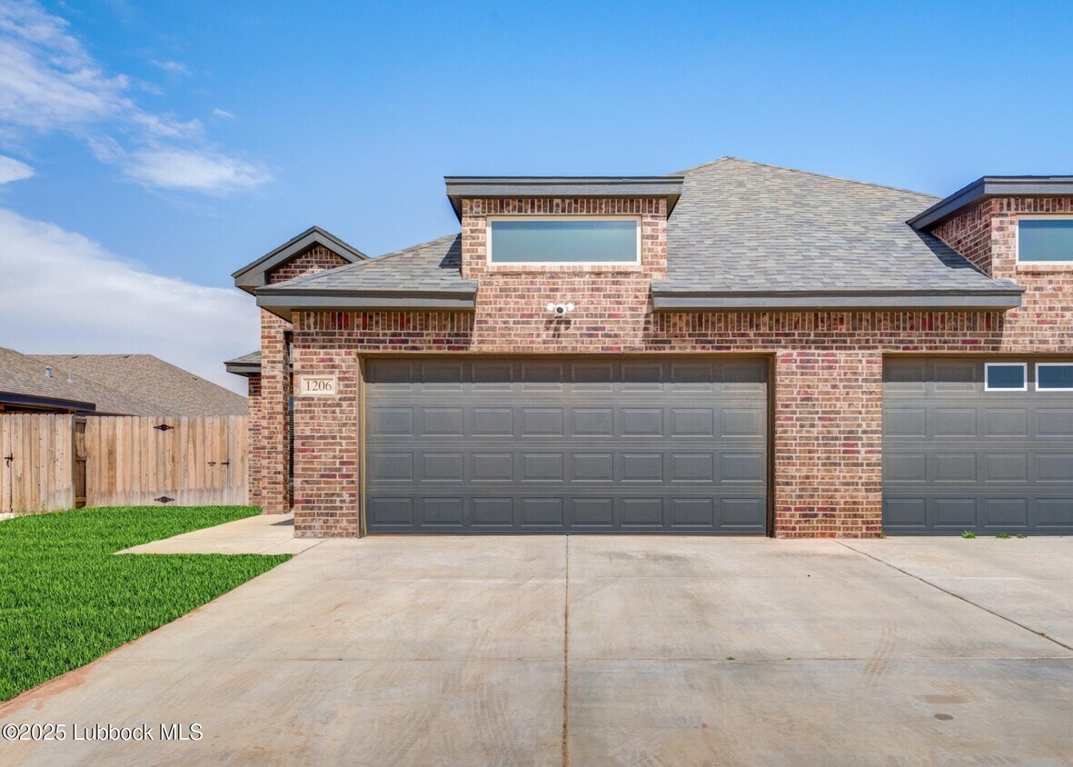 Foto principal - 1206 N Essex Ave