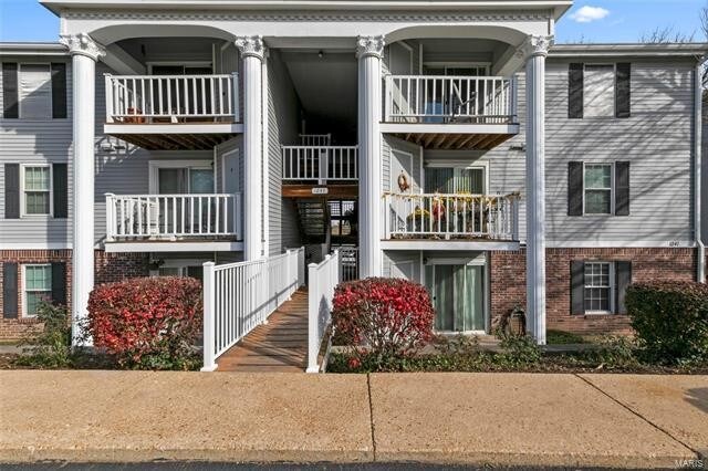Primary Photo - 1247 Creve Coeur Crossing Ln