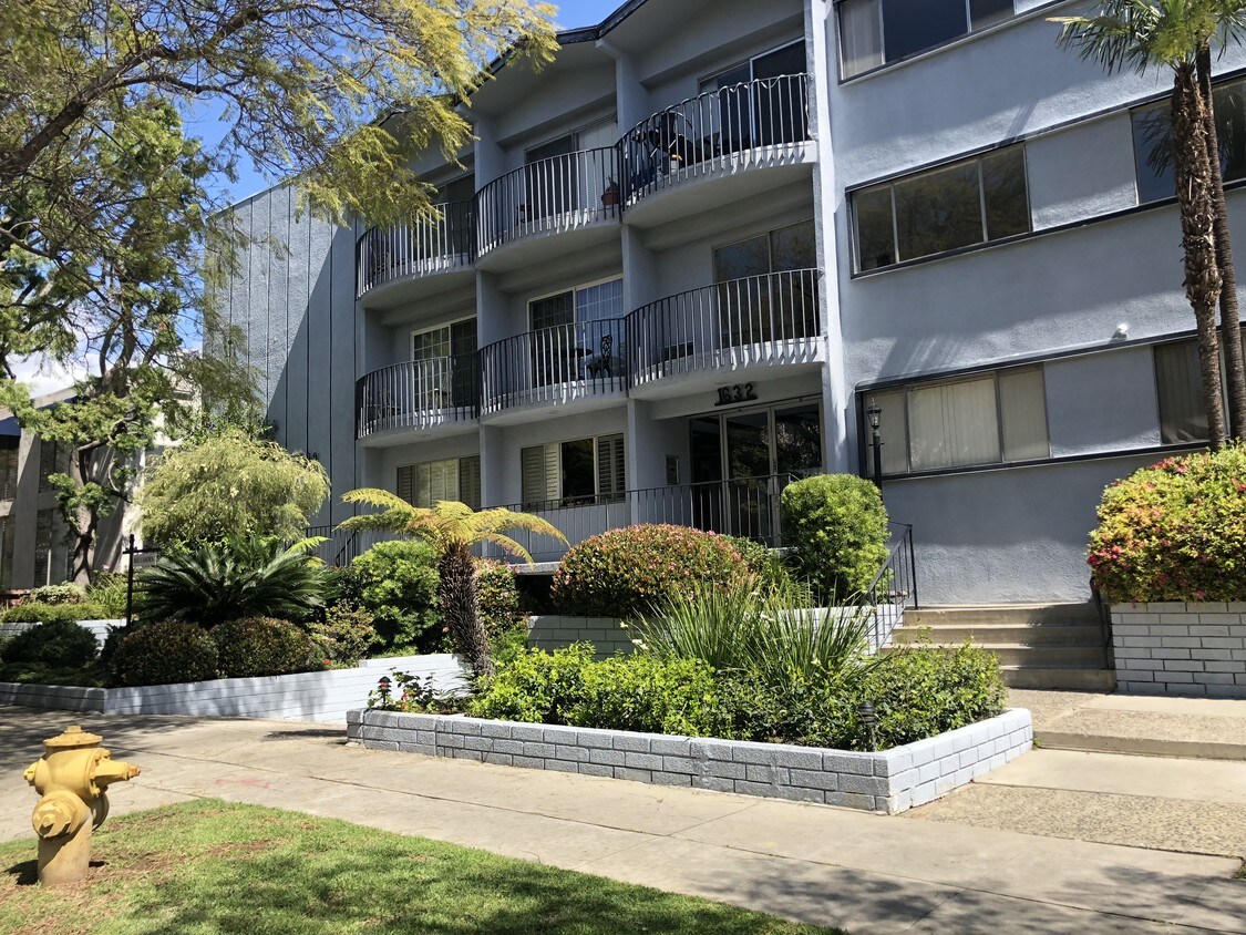 1632-camden-ave-los-angeles-ca-90025-condo-for-rent-in-los-angeles