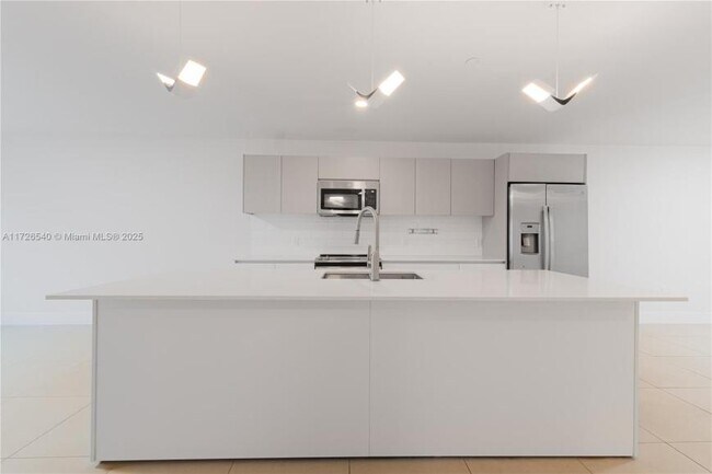 Building Photo - 3 bedroom in Aventura FL 33180