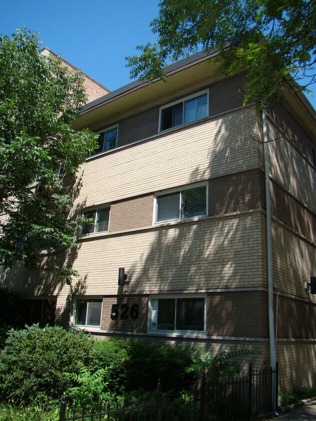 Foto principal - 526 W Roscoe St