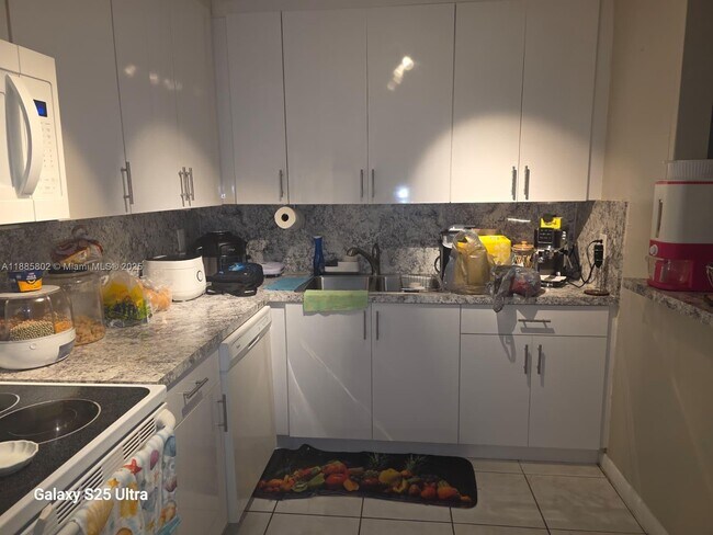 Foto del edificio - 14850 Naranja Lakes Blvd