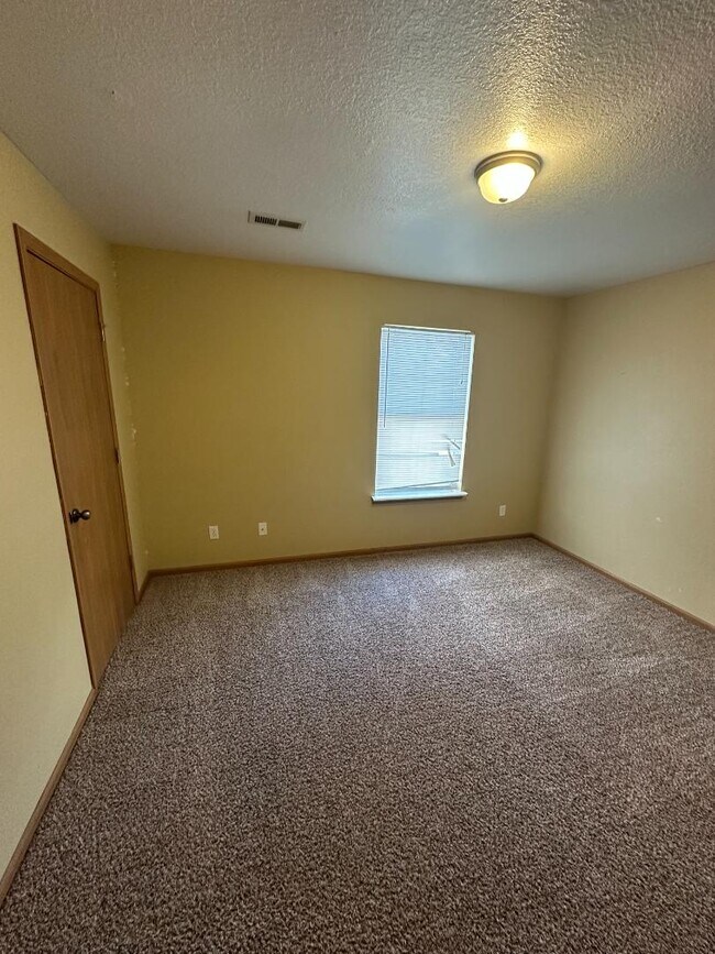 Foto del edificio - 103 S Woods Ct