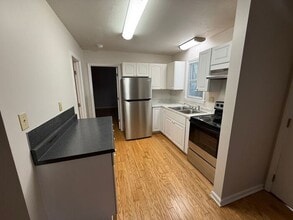 Building Photo - 1011 Morreene Rd