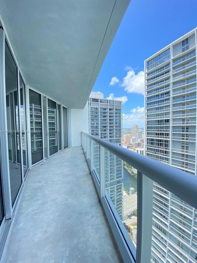 Foto del edificio - 495 Brickell Ave