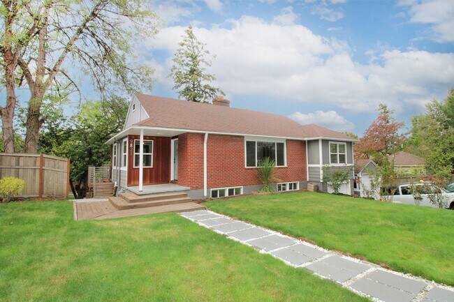 Building Photo - 9823 SW 55th Ave