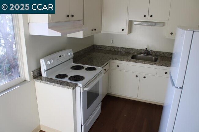 Foto del edificio - 5234 Sacramento Ave