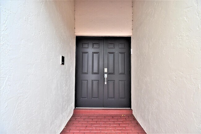 Foto del edificio - 6545 Las Flores Dr
