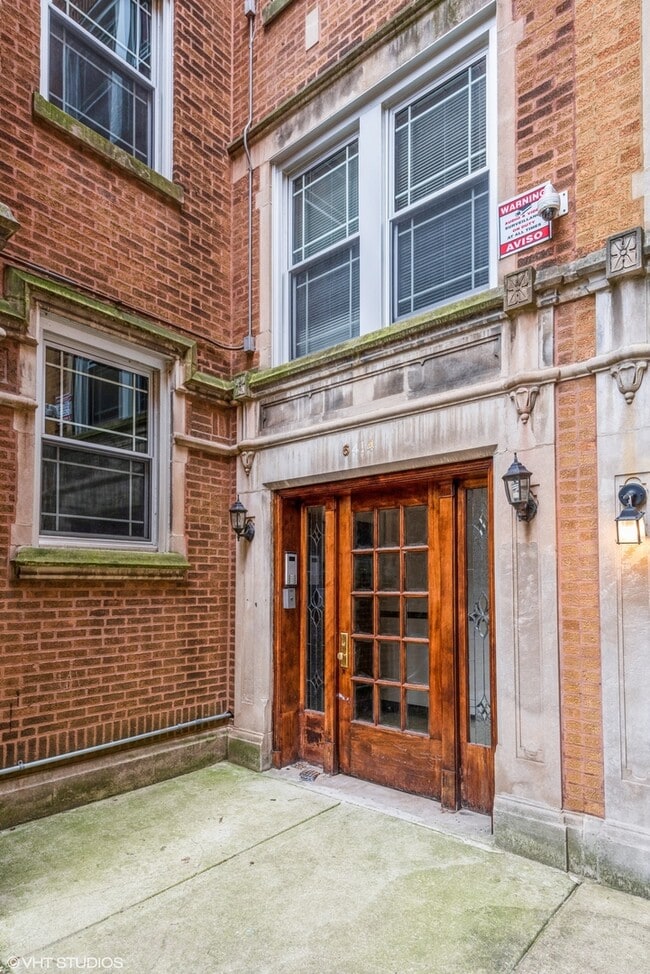 Foto del edificio - 6414 N Albany Ave