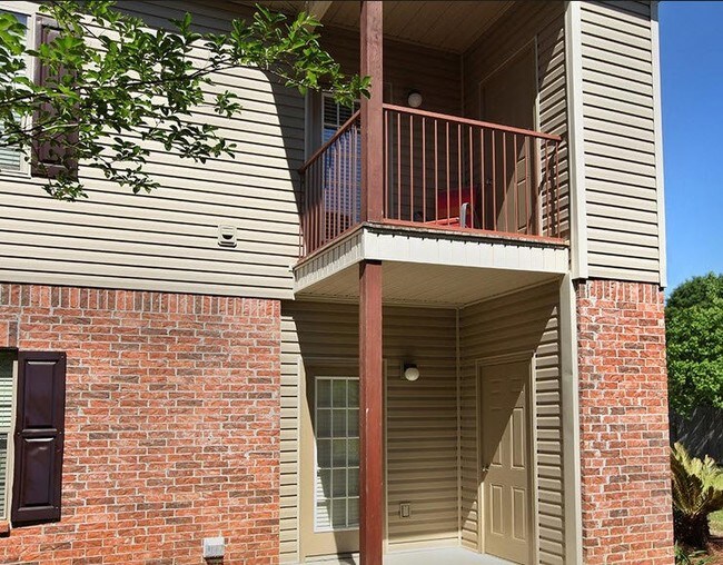 Building Photo - Springtree Apartments