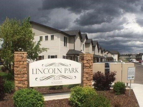 Primary Photo - Desirable 2 bed, 2.5 bath Lincoln Park tow...