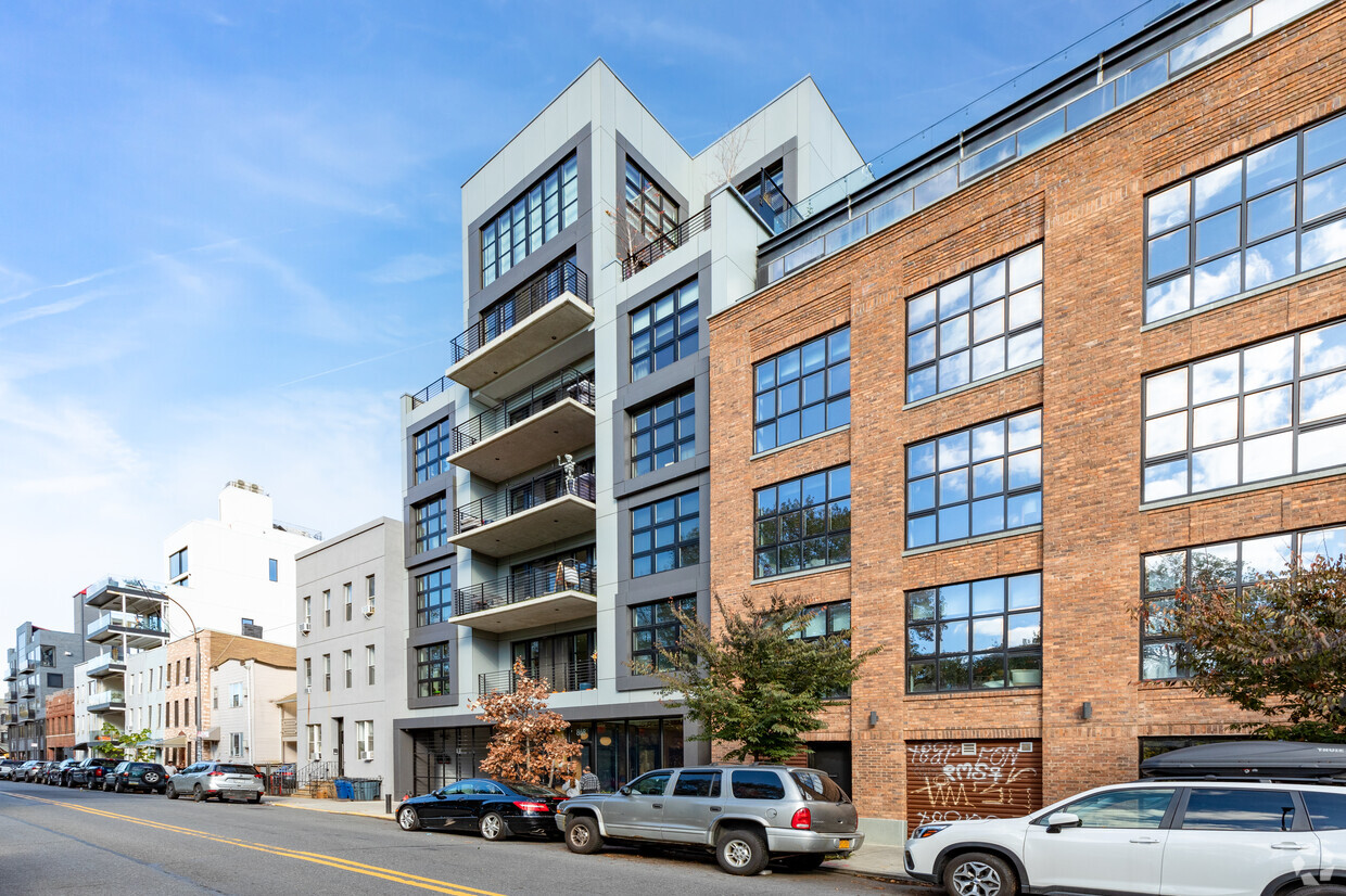 Foto principal - 868 Lorimer St