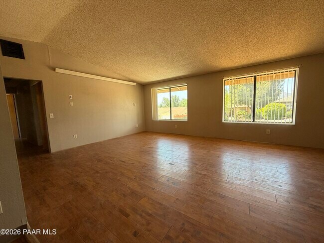 Foto del edificio - 927 N Old Chisholm Trail