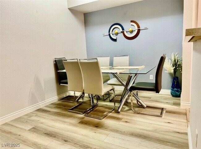 Foto del edificio - 6955 N Durango Dr