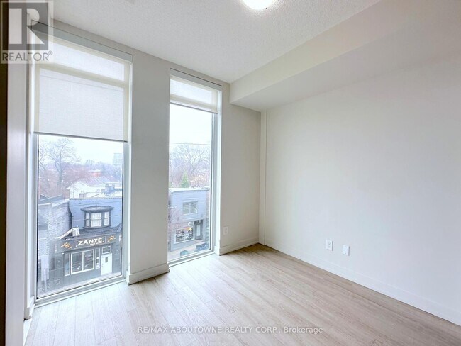 Photo du bâtiment - 763 Woodbine Ave
